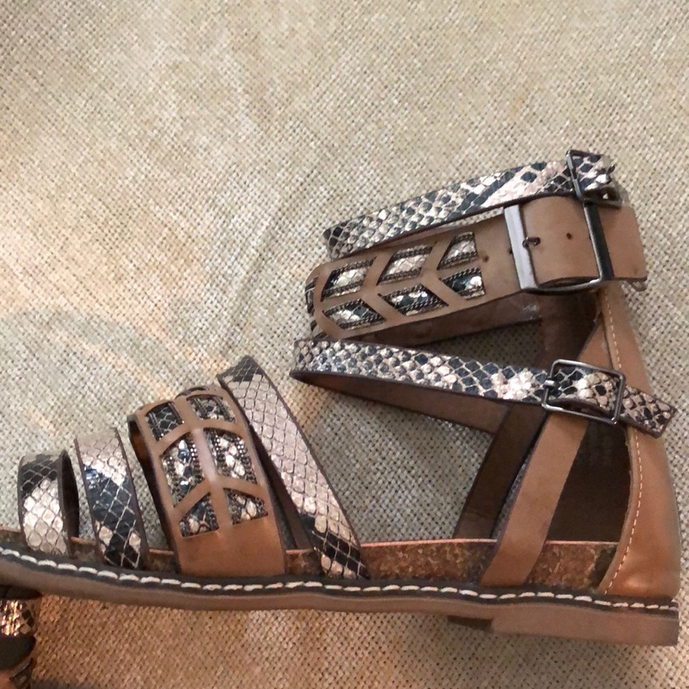 Sandals - Picture 3 of 4